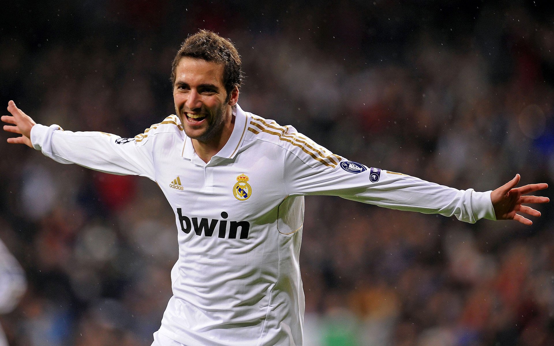 足球赛事热火朝天,球队实力对话激烈,足球热身赛赛程